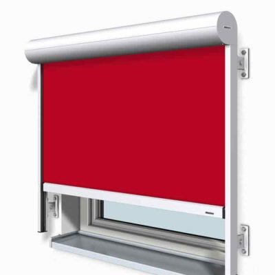 Rote Fenstermarkise
