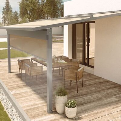 Pergolamarkise auf einer Terrasse